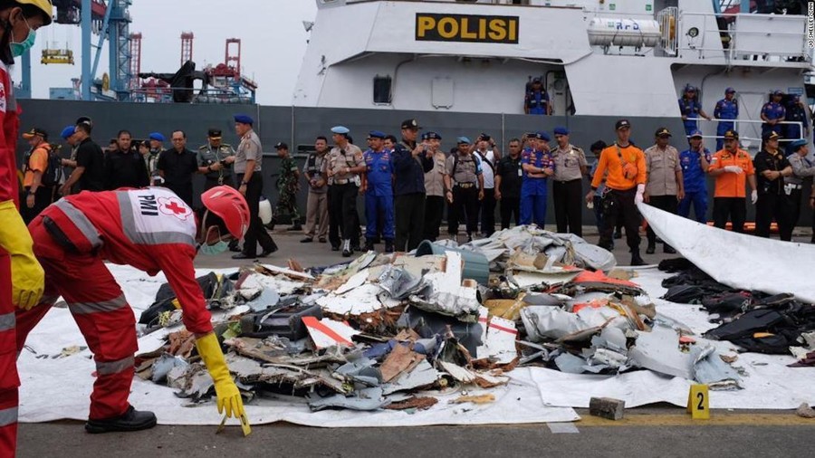 インドネシア機墜落に専門家も困惑